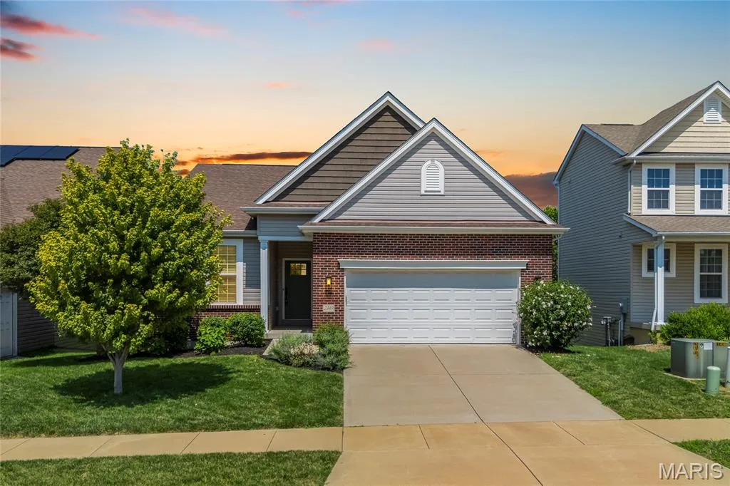 2349 Banon Drive, St Charles, MO 63301 — listing photo 1 of 33