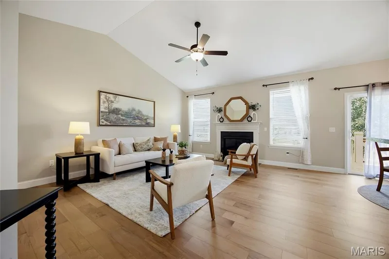 2349 Banon Drive, St Charles, MO 63301 — listing photo 3 of 33
