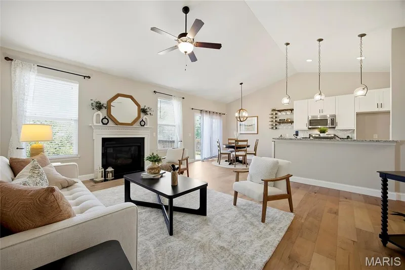 2349 Banon Drive, St Charles, MO 63301 — listing photo 4 of 33
