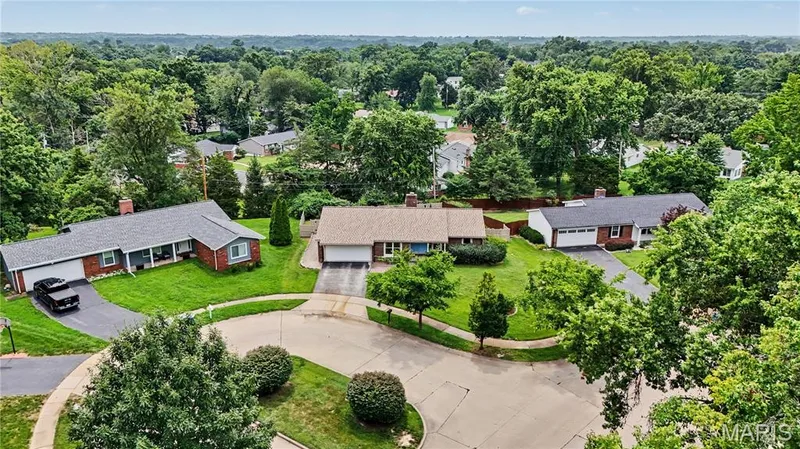 50 White Plains Drive, Chesterfield, MO 63017 — listing photo 3 of 34