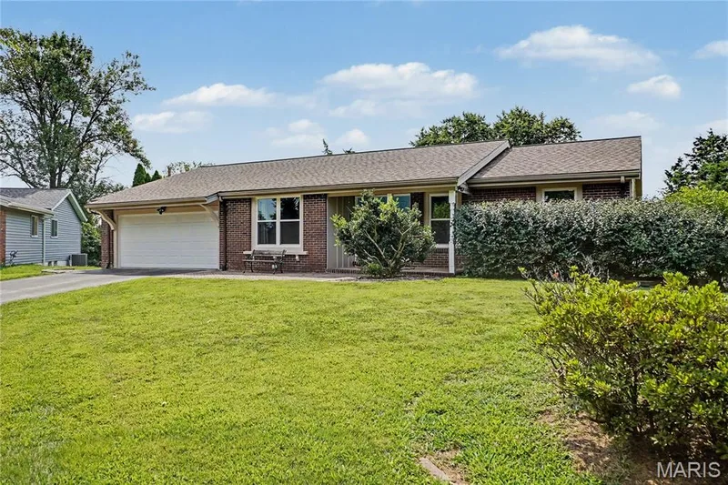 50 White Plains Drive, Chesterfield, MO 63017 — listing photo 5 of 34