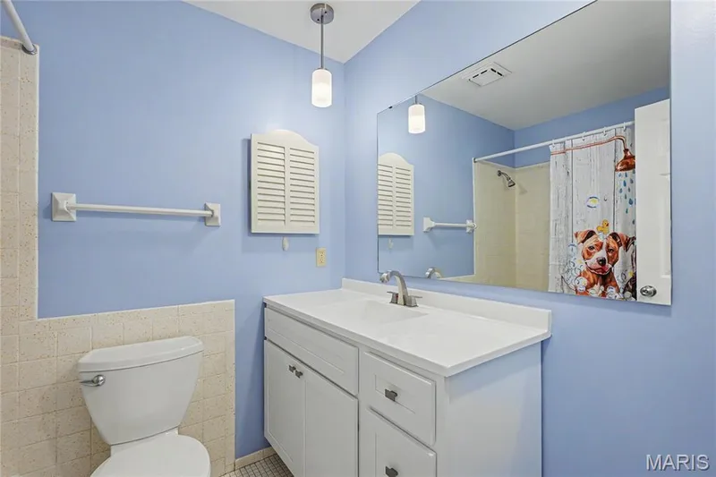 Hall Bath — 50 White Plains Drive, Chesterfield, MO 63017