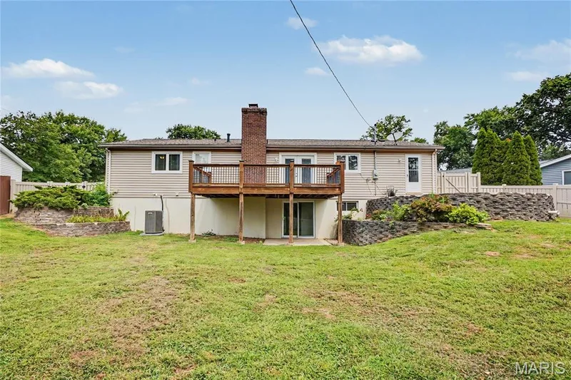 ITS A WALKOUT! — 50 White Plains Drive, Chesterfield, MO 63017