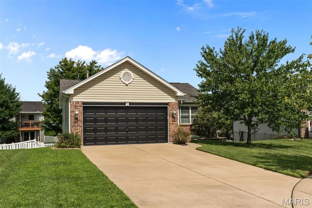 59 E Homefield Point Ct, O'Fallon, MO 63366 — listing photo 1 of 33