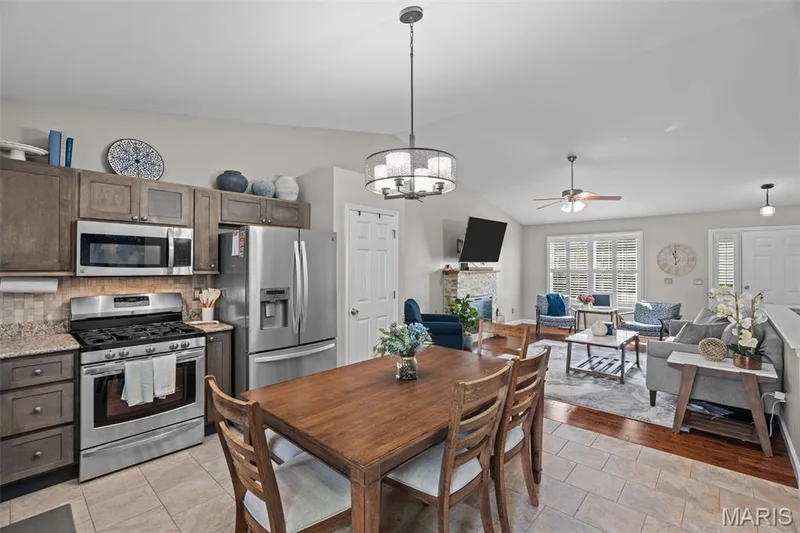 59 E Homefield Point Ct, O'Fallon, MO 63366 — listing photo 8 of 33