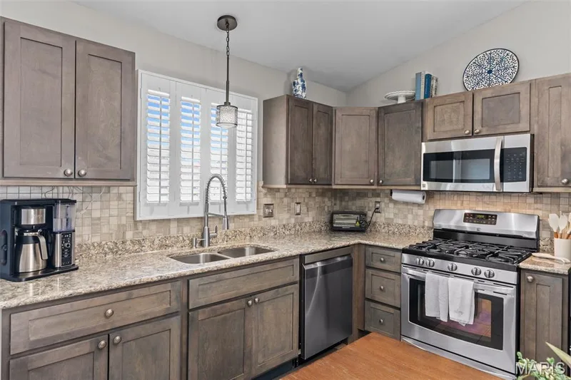 59 E Homefield Point Ct, O'Fallon, MO 63366 — listing photo 10 of 33