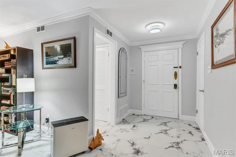 15046 Claymoor Court #2, Chesterfield, MO 63017 — listing photo 3 of 46