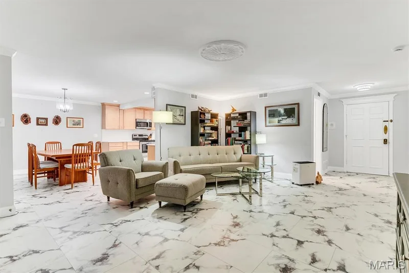 15046 Claymoor Court #2, Chesterfield, MO 63017 — listing photo 7 of 46