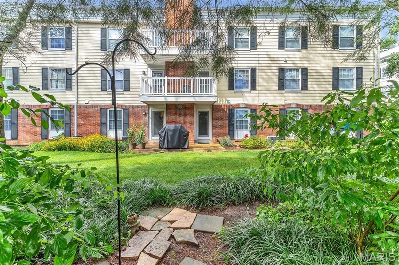 Yes, its really that pretty — 15046 Claymoor Court #2, Chesterfield, MO 63017