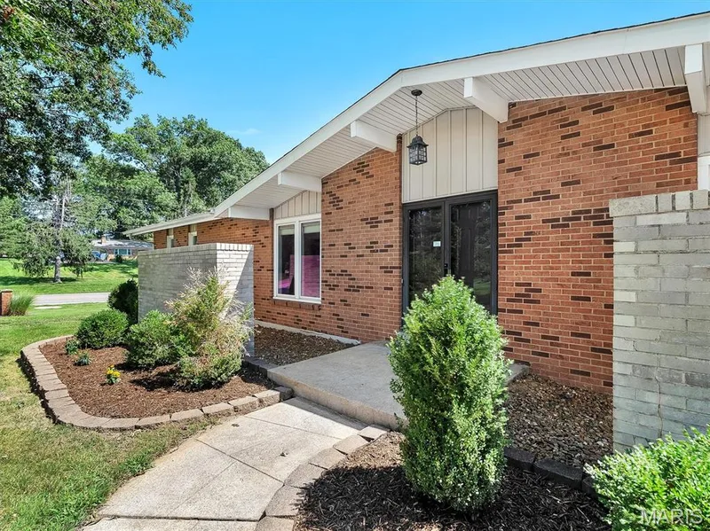 22 La Gorce Drive, Chesterfield, MO 63017 — listing photo 1 of 36