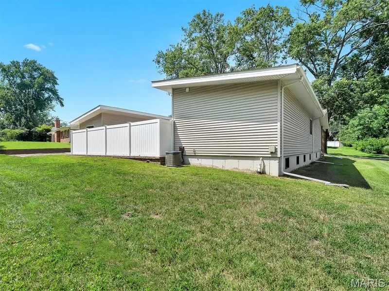22 La Gorce Drive, Chesterfield, MO 63017 — listing photo 33 of 36