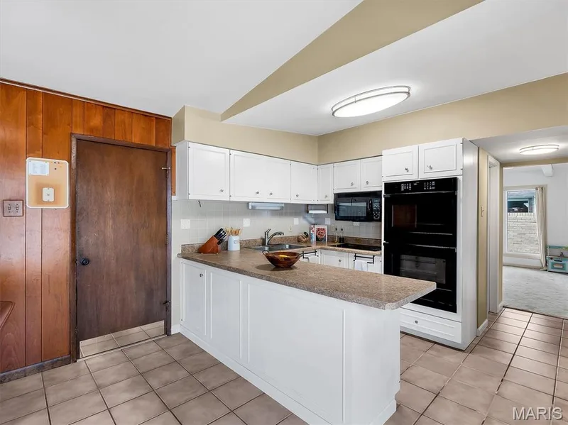 22 La Gorce Drive, Chesterfield, MO 63017 — listing photo 14 of 36