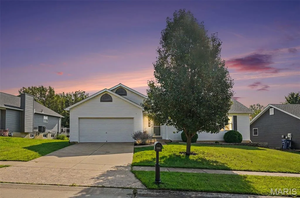 130 Stone Post Lane, Wentzville, MO 63385 — listing photo 1 of 29