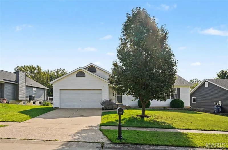 130 Stone Post Lane, Wentzville, MO 63385 — listing photo 2 of 29