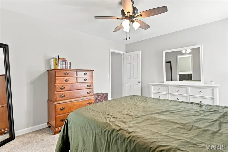 Large Primary Bedroom with Luxurious En Suite!  Walk-In Closet, Oversize long vanity, sunken tub and separate shower. — 40 Trailside Court #2, St Peters, MO 63303