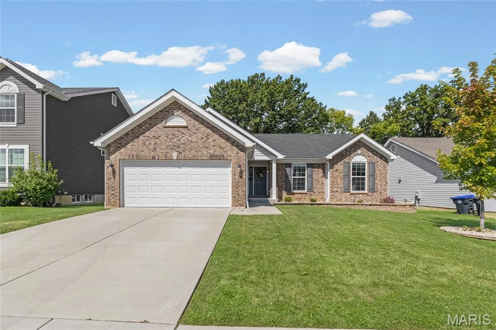 811 Crestwood Court, O'Fallon, MO 63366 — listing photo 1 of 27