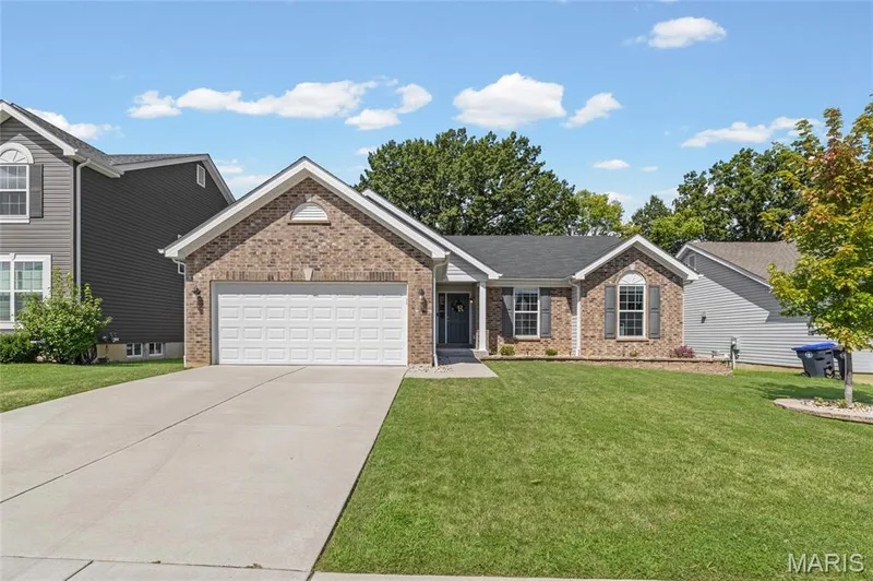 811 Crestwood Court, O'Fallon, MO β listing photo 1