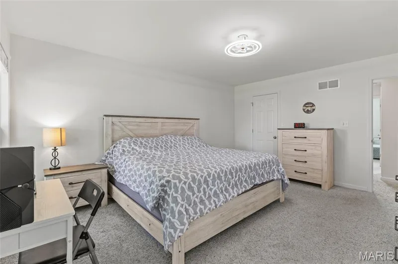 811 Crestwood Court, O'Fallon, MO 63366 — listing photo 4 of 27