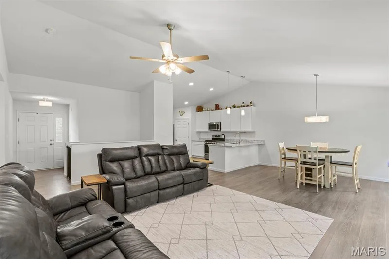811 Crestwood Court, O'Fallon, MO 63366 — listing photo 7 of 27