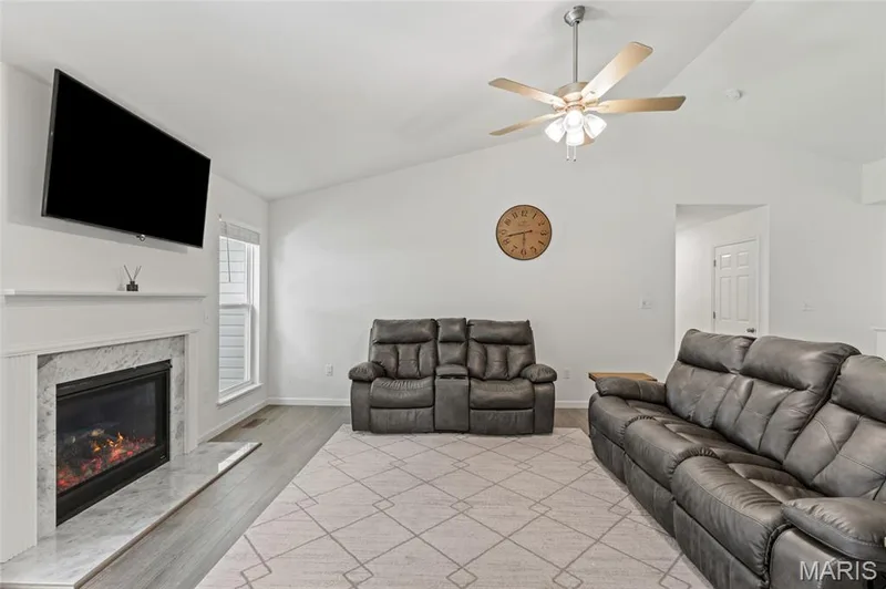 811 Crestwood Court, O'Fallon, MO 63366 — listing photo 8 of 27