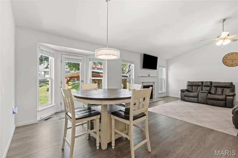 811 Crestwood Court, O'Fallon, MO 63366 — listing photo 9 of 27