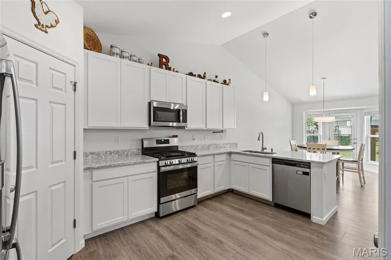 811 Crestwood Court, O'Fallon, MO 63366 — listing photo 10 of 27