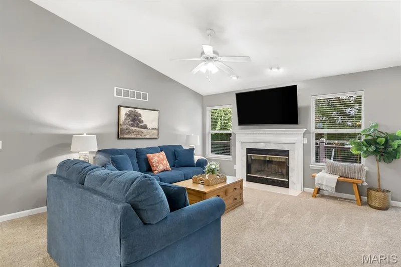 3808 Bedford Pointe Drive, Wentzville, MO 63385 — listing photo 3 of 39