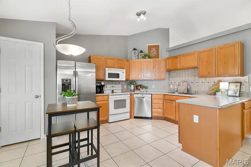 3808 Bedford Pointe Drive, Wentzville, MO 63385 — listing photo 5 of 39