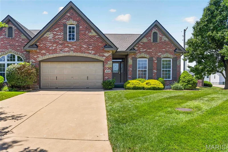 115 Long And Winding Road, St Peters, MO β listing photo 1