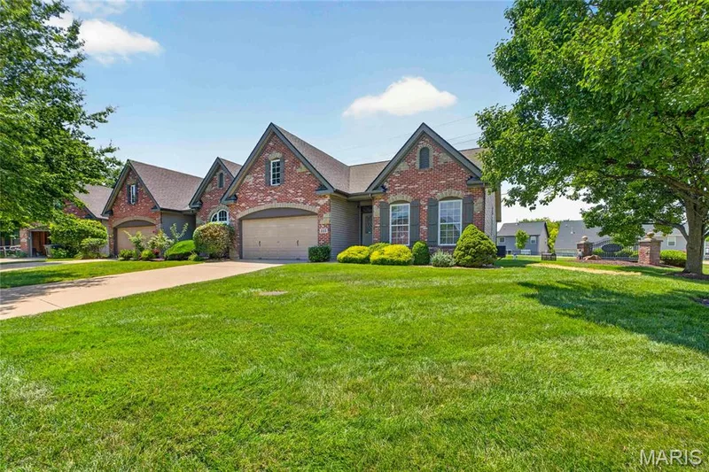 115 Long And Winding Road, St Peters, MO 63376 — listing photo 2 of 29
