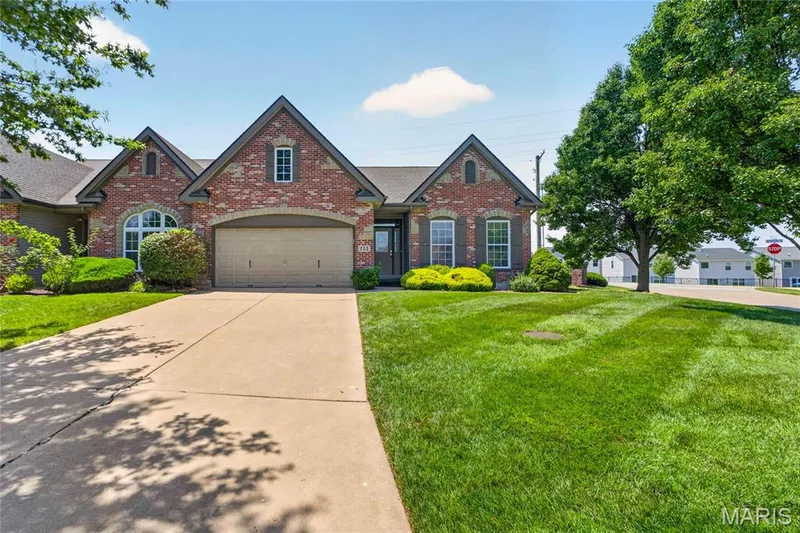 115 Long And Winding Road, St Peters, MO 63376 — listing photo 3 of 29