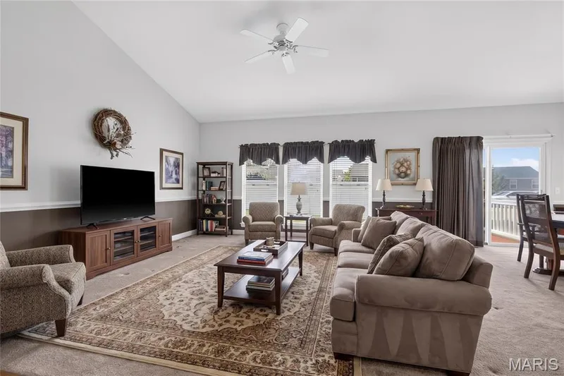 115 Long And Winding Road, St Peters, MO 63376 — listing photo 9 of 29
