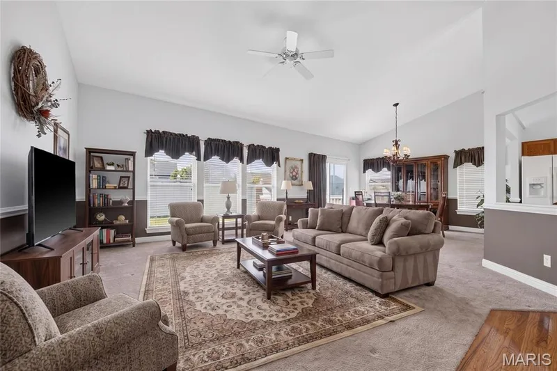115 Long And Winding Road, St Peters, MO 63376 — listing photo 10 of 29