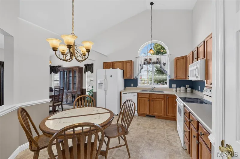 115 Long And Winding Road, St Peters, MO 63376 — listing photo 13 of 29