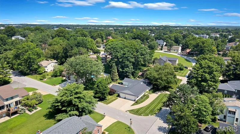 11 Rue Grand Drive, Lake St. Louis, MO 63367 — listing photo 2 of 30