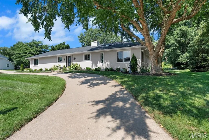 11 Rue Grand Drive, Lake St. Louis, MO 63367 — listing photo 3 of 30