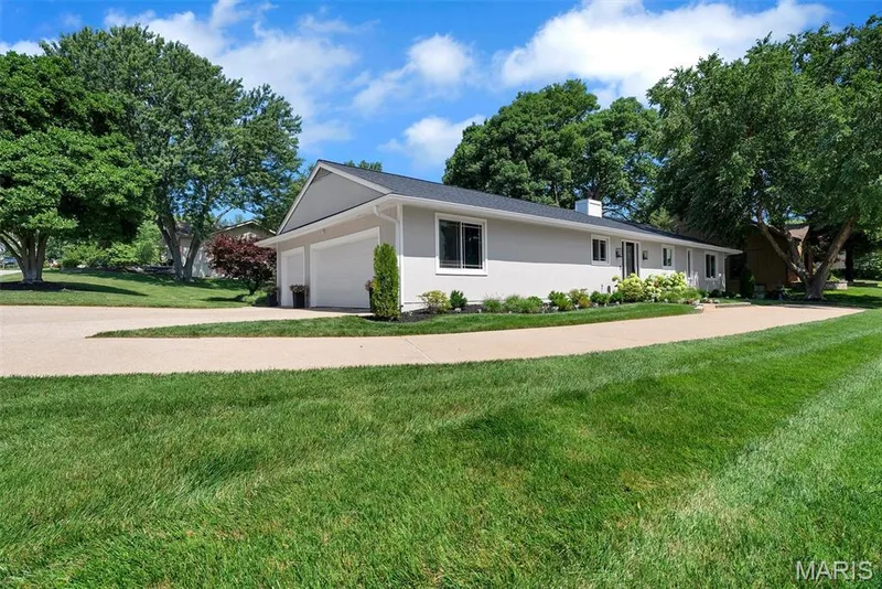 11 Rue Grand Drive, Lake St. Louis, MO 63367 — listing photo 5 of 30