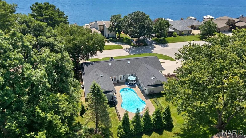 11 Rue Grand Drive, Lake St. Louis, MO 63367 — listing photo 6 of 30