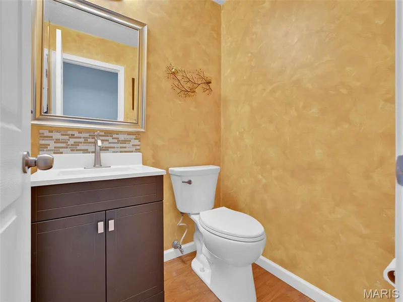 Main floor powder room. — 34 Shadow Creek Drive, St Peters, MO 63376