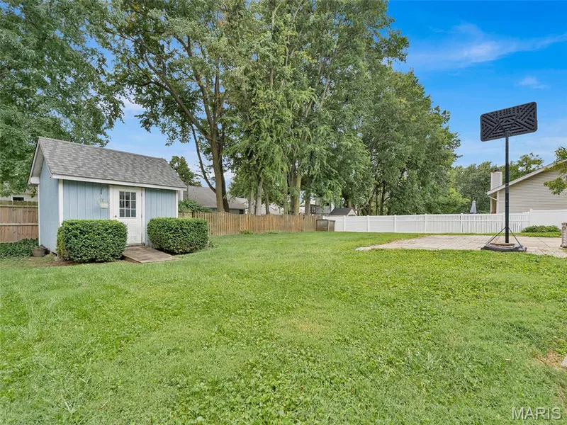 Stop and see this wonderful home in a spectacular neighborhood, served by great schools.  It is waiting for it's next owners.  Come and take a look! — 34 Shadow Creek Drive, St Peters, MO 63376