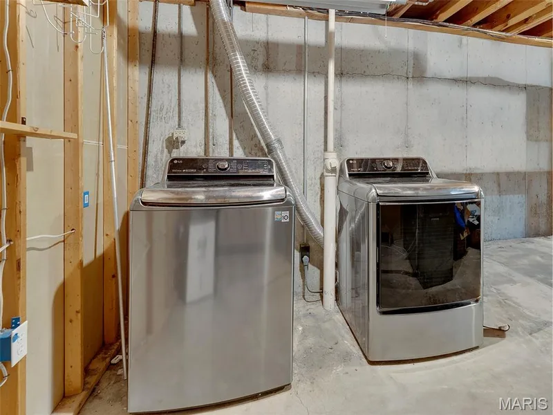 Utility room with washer/dryer. — 34 Shadow Creek Drive, St Peters, MO 63376