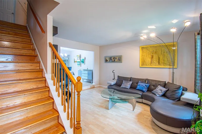 STAIRES TO UPPER LEVEL - Wood-finish staircase with turned wood spindles and railing — 13261 COCHERO Drive, Chesterfield, MO 63141