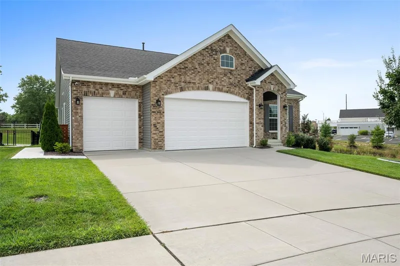 108 Prairie Wind Drive, Wentzville, MO 63385 — listing photo 2 of 57
