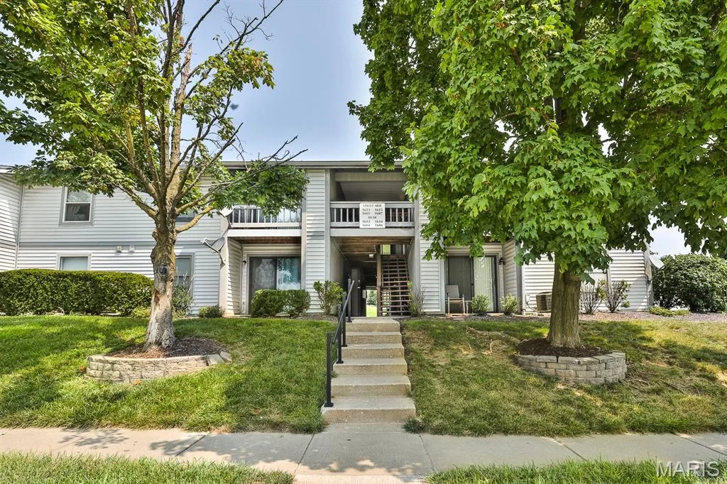 1615 Summergate Parkway #M, St Charles, MO 63303 — listing photo 1 of 26