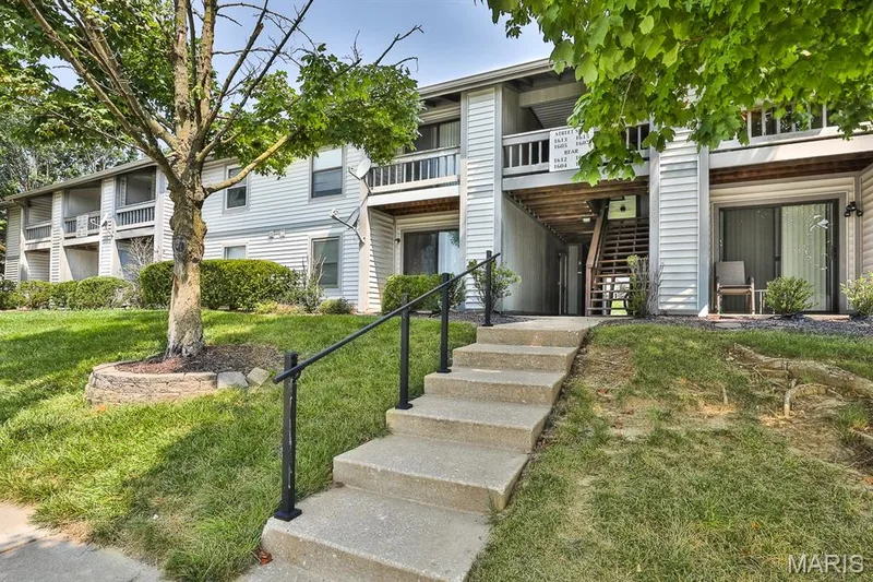 1615 Summergate Parkway #M, St Charles, MO 63303 — listing photo 2 of 26