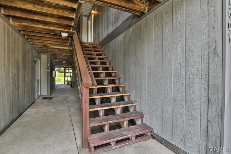 1615 Summergate Parkway #M, St Charles, MO 63303 — listing photo 3 of 26