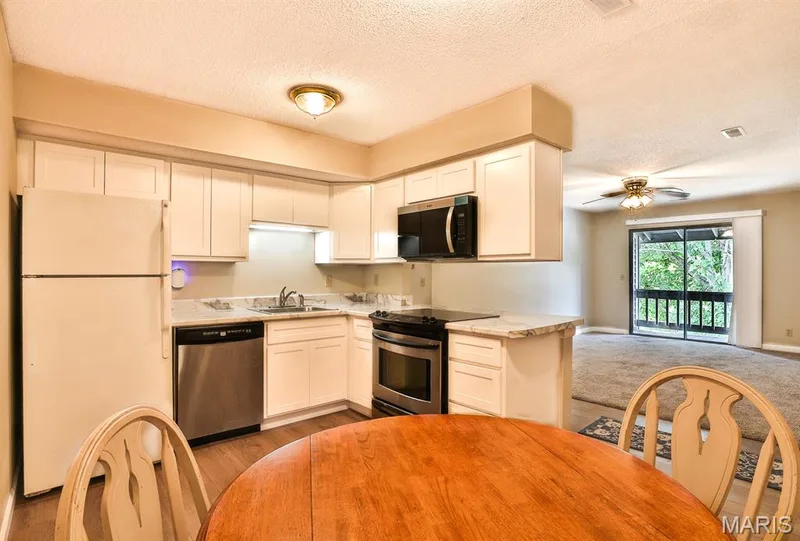 1615 Summergate Parkway #M, St Charles, MO 63303 — listing photo 8 of 26