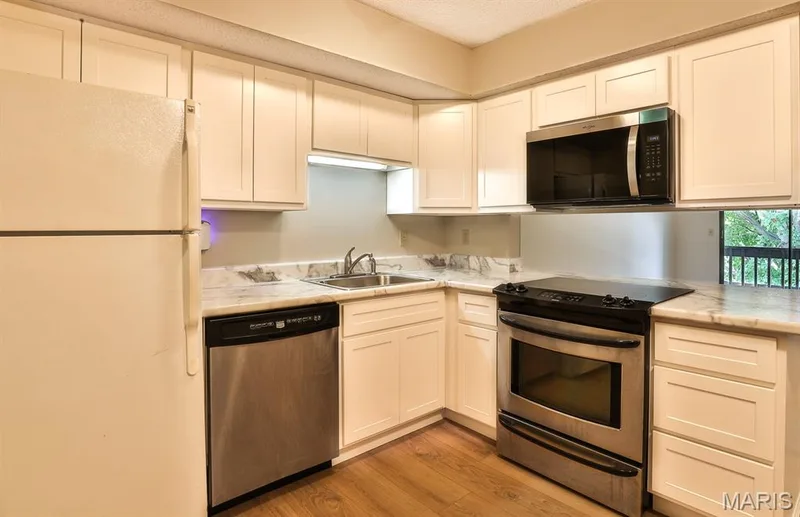 1615 Summergate Parkway #M, St Charles, MO 63303 — listing photo 10 of 26