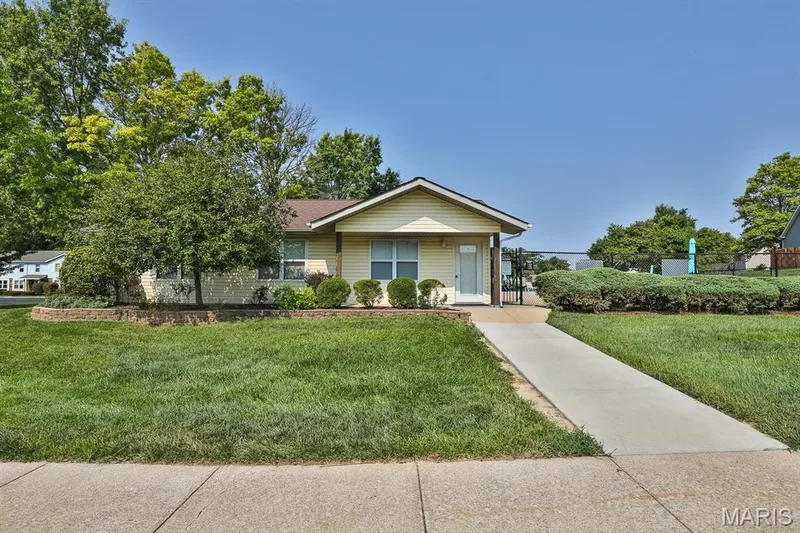 1615 Summergate Parkway #M, St Charles, MO 63303 — listing photo 23 of 26