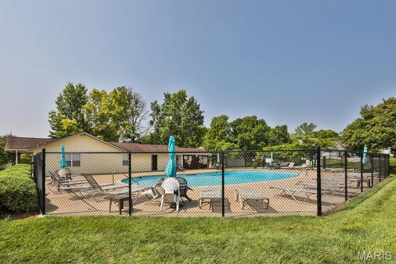 1615 Summergate Parkway #M, St Charles, MO 63303 — listing photo 24 of 26